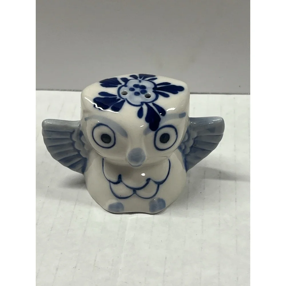 Owl Salt or Pepper Shaker Blue White Delft Style Vintage 2 inches tall‎